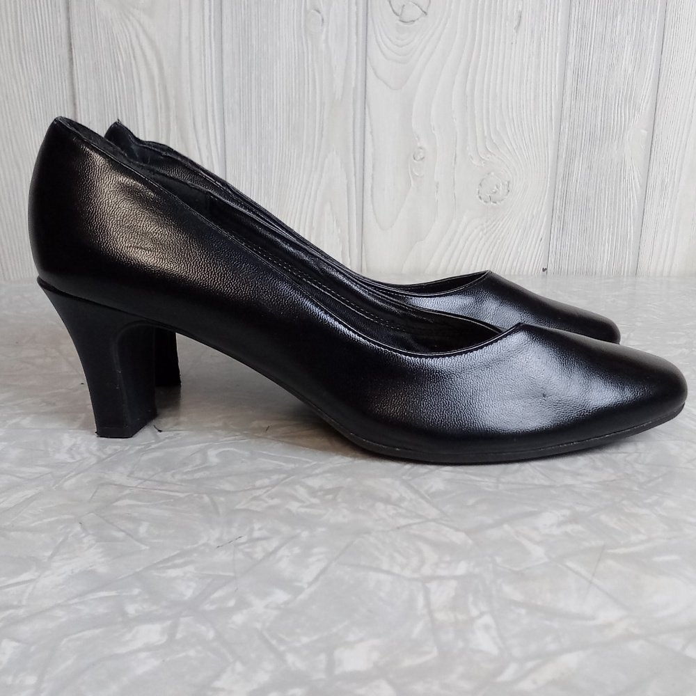 Soft Style Hush Puppies Black Pumps Block Heels 2"